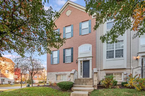4139 Milford Ln, Aurora, IL 60504
