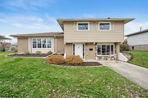 14849 Parkside Ave, Oak Forest, IL 60452