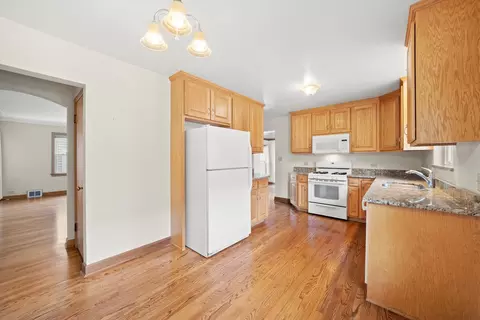 400 Addison Rd, Riverside, IL 60546 photo 17
