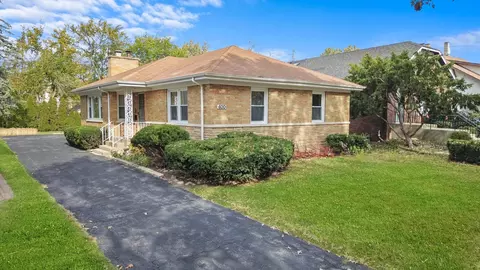 400 Addison Rd, Riverside, IL 60546