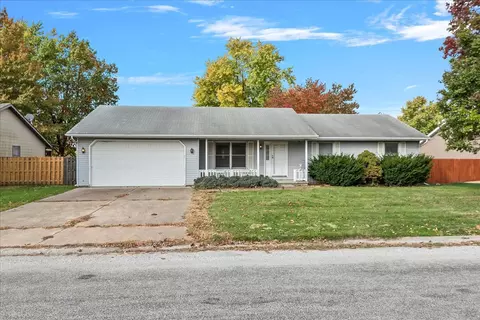 108 N Violet Dr, Auburn, IL 62615