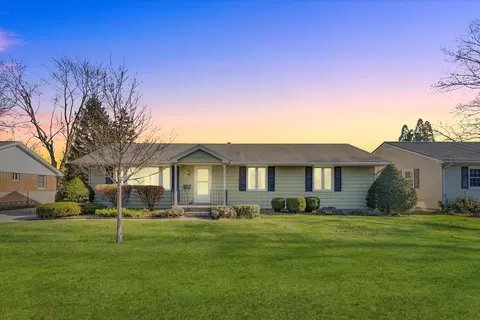 712 Oakcrest Dr, Rantoul, IL 61866