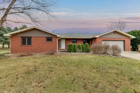 107 Prancer Dr, Heyworth, IL 61745