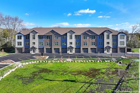 319 S Glendale Ave #101, Barrington, IL 60010