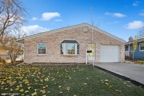 511 Waco Ln, Carpentersville, IL 60110