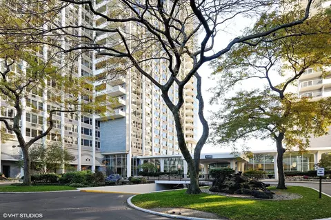 4250 N Marine Dr #1711, Chicago, IL 60613
