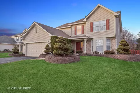 303 Berkeley Dr, Bolingbrook, IL 60440