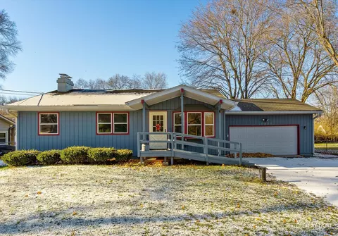 1330 Onaway Trl, Algonquin, IL 60102