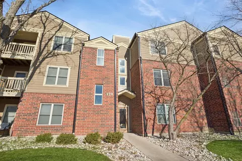 129 Glengarry Dr #211, Bloomingdale, IL 60108