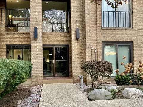 3 The Court Of Harborside #106, Northbrook, IL 60062