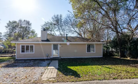 83 Peninsula Ln, Port Barrington, IL 60010