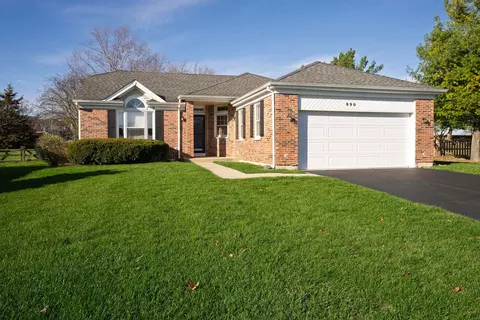 890 Blazing Star Trl, Cary, IL 60013