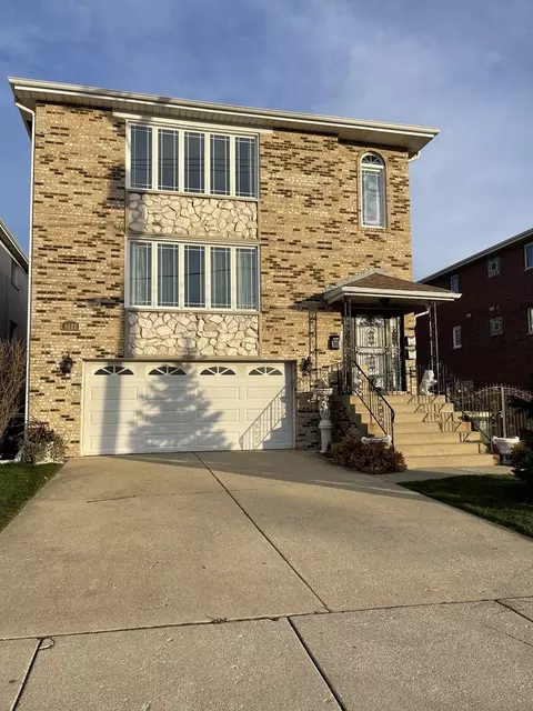 8827 N Greenwood Ave, Niles, IL 60714