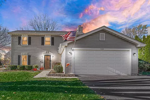 Exterior - 1035 Fox Run Ln, Algonquin, IL 60102 photo 5 of 6
