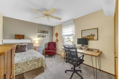 Bedroom - 1035 Fox Run Ln, Algonquin, IL 60102 photo 4 of 4