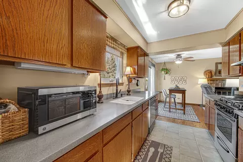 Kitchen - 1035 Fox Run Ln, Algonquin, IL 60102 photo 3 of 3