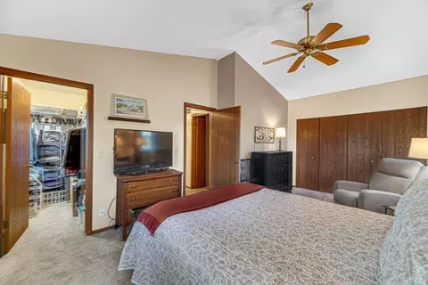 Bedroom - 1035 Fox Run Ln, Algonquin, IL 60102 photo 2 of 4