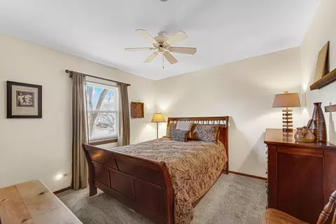 Bedroom - 1035 Fox Run Ln, Algonquin, IL 60102 photo 3 of 4