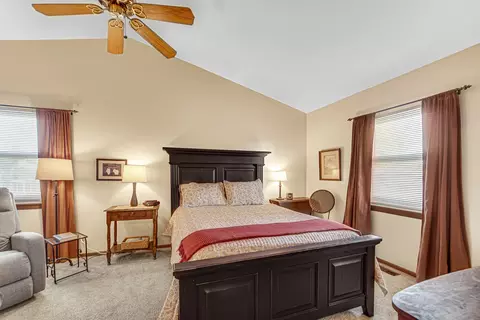 Bedroom - 1035 Fox Run Ln, Algonquin, IL 60102 photo 1 of 4