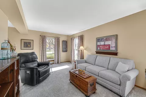 Living - 1035 Fox Run Ln, Algonquin, IL 60102 photo 2 of 3