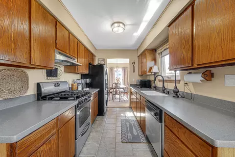 Kitchen - 1035 Fox Run Ln, Algonquin, IL 60102 photo 1 of 3
