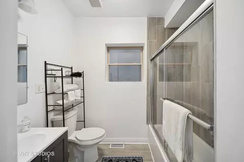 Bath - 434 E 90th St, Chicago, IL 60619 photo 3 of 5