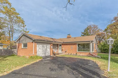 837 Waukegan Rd, Northbrook, IL 60062