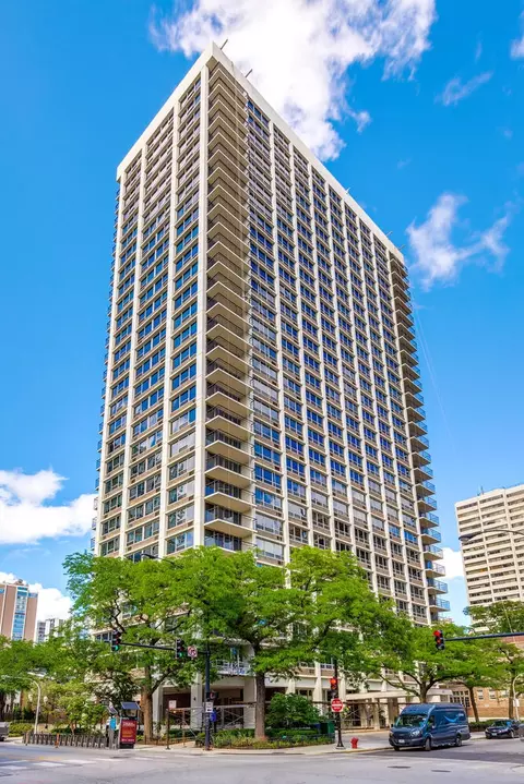 88 W Schiller St #2107L, Chicago, IL 60610
