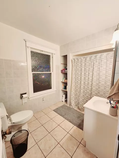 Bath - 612 Lafayette St, Aurora, IL 60505 photo 1 of 1