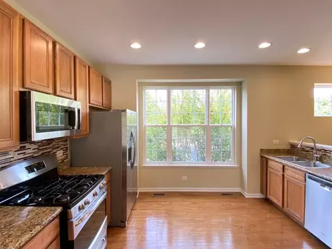 749 Station Blvd, Aurora, IL 60504 photo 5