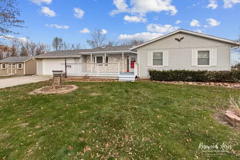 109 S Elm Ave, Saint Anne, IL 60964