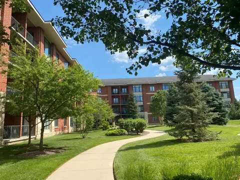 855 E 22nd St #411, Lombard, IL 60148