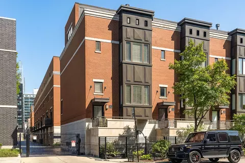 743 N Kingsbury St, Chicago, IL 60654