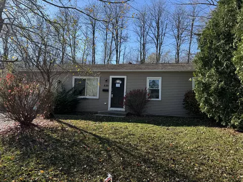 235 Rivers View Dr, Carpentersville, IL 60110