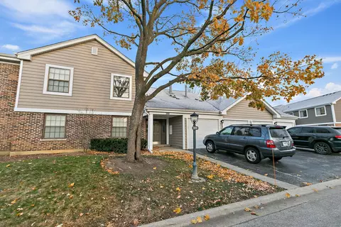 388 Lambert Dr #D1, Schaumburg, IL 60193