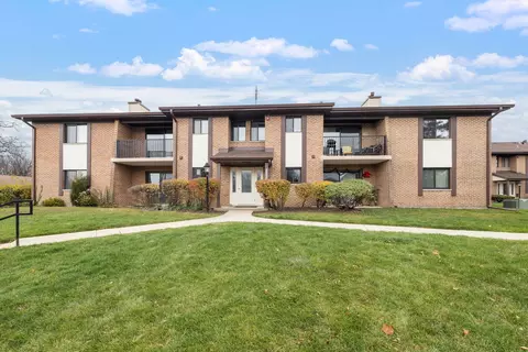 2225 Wharf Dr #1007, Woodridge, IL 60517