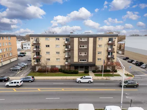 1247 S Harlem Ave #206, Berwyn, IL 60402