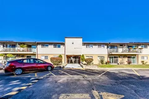 850 E Old Willow Rd #113, Prospect Heights, IL 60070