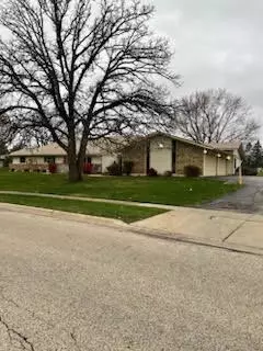 4908 Oakwood Dr #D, Mchenry, IL 60050