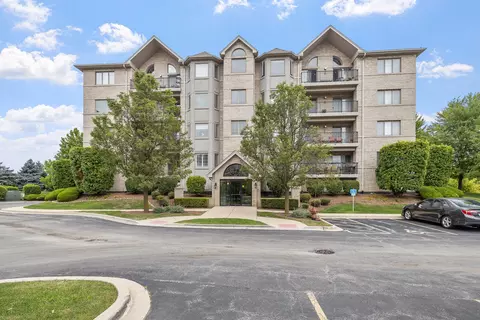 8505 Woodward Ave #102, Woodridge, IL 60517