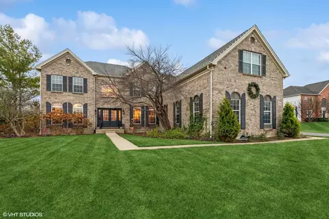 5573 Chancery Rd, Gurnee, IL 60031