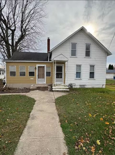 141 W Division St, Amboy, IL 61310