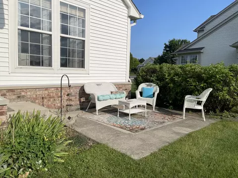 Exterior - 4 Tiverton Ct, Algonquin, IL 60102 photo 6 of 8