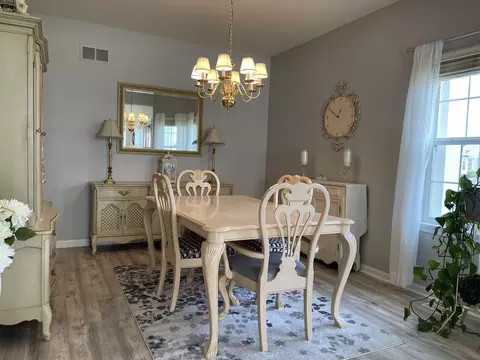 Dining - 4 Tiverton Ct, Algonquin, IL 60102 photo 1 of 2
