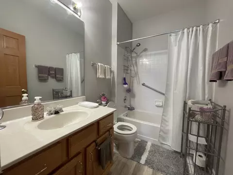 Bath - 4 Tiverton Ct, Algonquin, IL 60102 photo 3 of 3