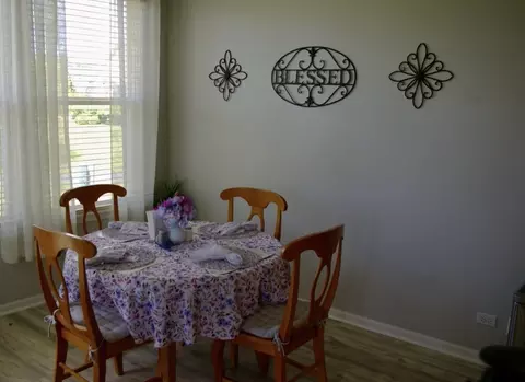 Dining - 4 Tiverton Ct, Algonquin, IL 60102 photo 2 of 2