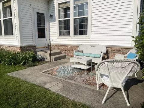 Exterior - 4 Tiverton Ct, Algonquin, IL 60102 photo 7 of 8