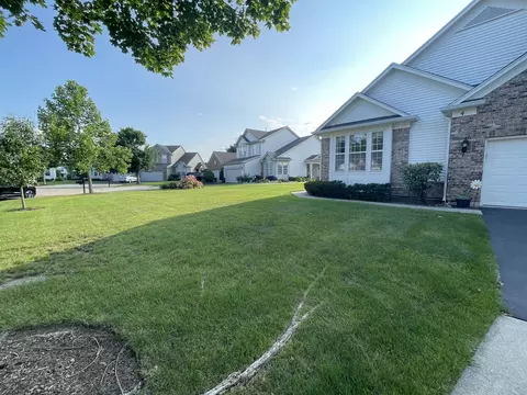Exterior - 4 Tiverton Ct, Algonquin, IL 60102 photo 3 of 8