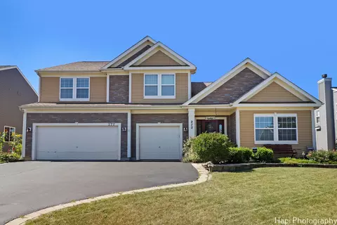 272 Cross Creek Ln, Lindenhurst, IL 60046