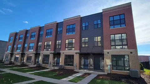 335 Summit Cir, Lombard, IL 60148